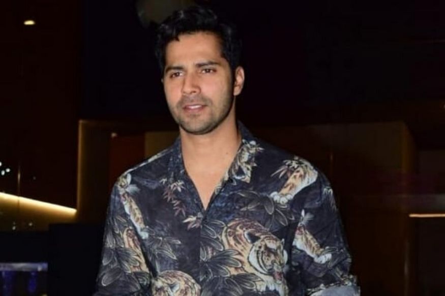 VIDEO : वरुण धवनचा सायकलवरून पाठलाग करत होता फोटोग्राफर, असा शिकवला धडा