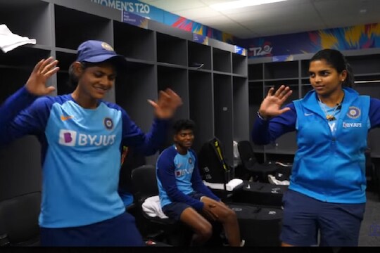 कशी आहे भारताच्या महिला क्रिकेट संघाची ड्रेसिंग रूम? पाहा VIDEO