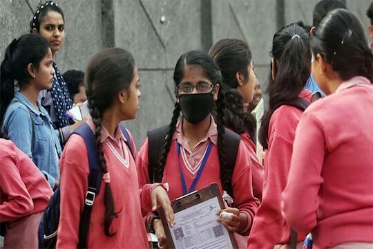 #CBSESyllabus मधून धर्मनिरपेक्षता, लोकशाही आदी विषय हटविण्याबाबत HRD मंत्र्यांचा खुलासा