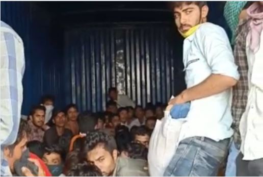 लॉकडाऊनमधील सर्वात भयंकर बातमी, कंटेनरमध्ये कोंबून 300 मजुरांचा अमानवीय प्रवास