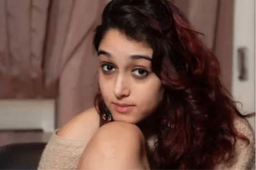 अमिर खानच्या लेकीचं गुपित झालं उघड, 'या' अभिनेत्रीसोबत डेट करायची व्यक्त केली इच्छा