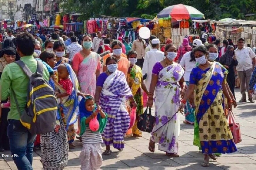 भारतात 8 दिवसात एकूण 4.55 लाख कोरोना रुग्णांची नोंद झाली. म्हणजं दररोज सरासरी जवळपास 54 हजार कोरोना रुग्ण सापडले. भारतात 8 दिवसात एकूण 4.55 लाख कोरोना रुग्णांची नोंद झाली. म्हणजं दररोज सरासरी जवळपास 54 हजार कोरोना रुग्ण सापडले.
