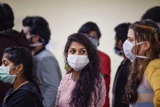 आकडेवारी आणि जगभरातल्या देशांच्या अभ्यासावर तज्ज्ञांनी हे निष्कर्ष काढले असून त्यामुळे ही शक्यता व्यक्त केली जातेय.