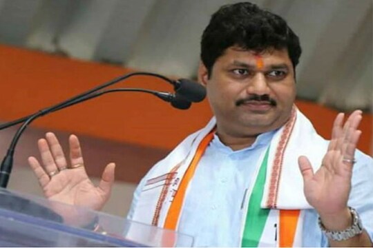 धनंजय मुंडेंच्या संपर्कात आलेल्या अधिकाऱ्यांचे आले रिपोर्ट, डॉक्टर म्हणाले...