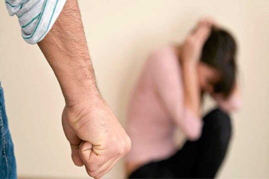 लॉकडाऊनमध्ये घरगुती हिंसाचाराची धक्कादायक कारणं आली समोर, पोलिसही झाले हैराण
