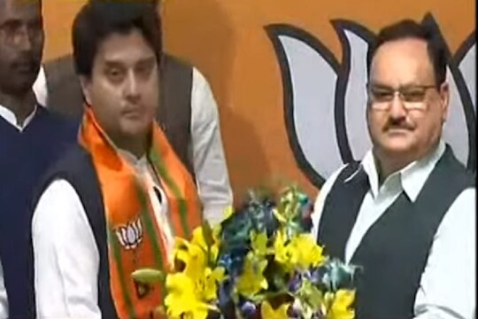 भाजप प्रवेश करताना ज्योतिरादित्य शिंदे झाले भावुक; मोदींवर उधळली स्तुतिसुमनं