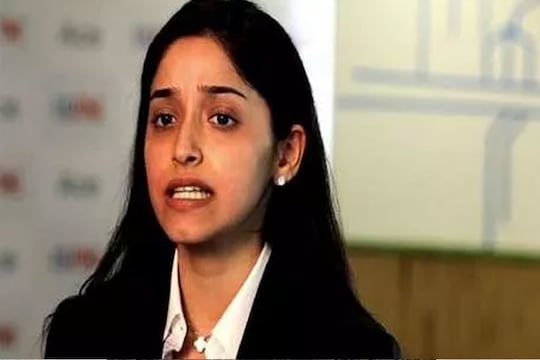 YES Bank च्या माजी सीईओच्या कुटुंबाविरुद्ध लूकआऊट नोटिस, मुलीला मुंबई एअरपोर्टवर रोखलं