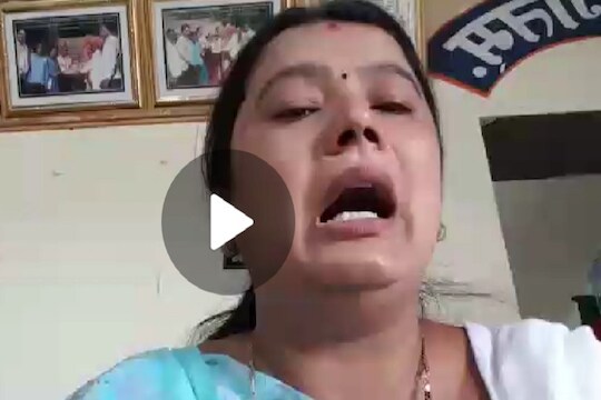 VIDEO : 'मुंबईकरांनो मी तुमच्यासमोर हात टेकते', कोल्हापुरातील महिला सरपंचाला अश्रू अनावर