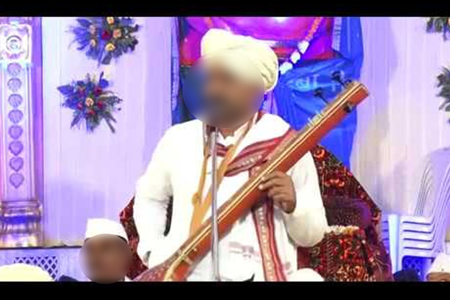 भक्तांना प्रसाद म्हणून चहामध्ये दिलं चक्क पेट्रोल, गुन्हा दाखल होताच महाराज फरार