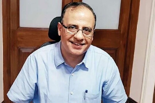 अजॉय मेहता यांना पुन्हा 3 महिने मुदतवाढ, आता उद्धव ठाकरेंशीही सूर जुळल्याची चर्चा
