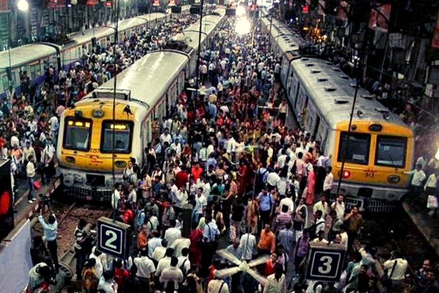 मुंबई लोकल सुरू करण्यासाठी उद्धव ठाकरेंनी पुन्हा एकदा केली  मागणी