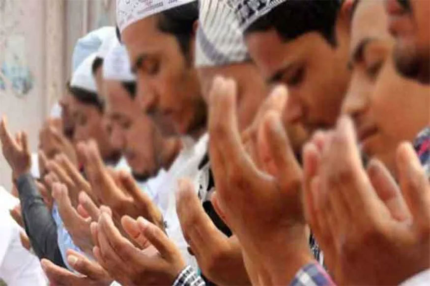 पिंपरी-चिंचवडमध्ये जमावबंदीचं उल्लंघन, टेरेसवर सामूहिक नमाज पठण करणाऱ्या 13 जणांना बेड्या