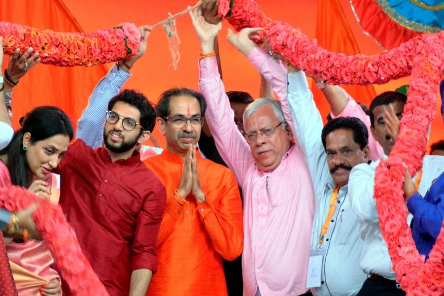 Mumbai:  Maharashtra CM Uddhav Thackeray with his family members being garlanded at a function in Mumbai, Thursday, Jan. 23, 2020. (PTI Photo) (PTI1_23_2020_000300B)
