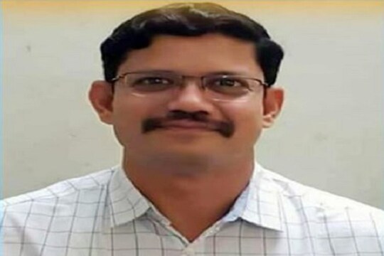 माझं राज्य संकटात, मला हजर व्हावं लागेल, आईच्या पार्थिवाला अग्नी देऊन प्रांताधिकारी दीड दिवसात कर्तव्यावर!