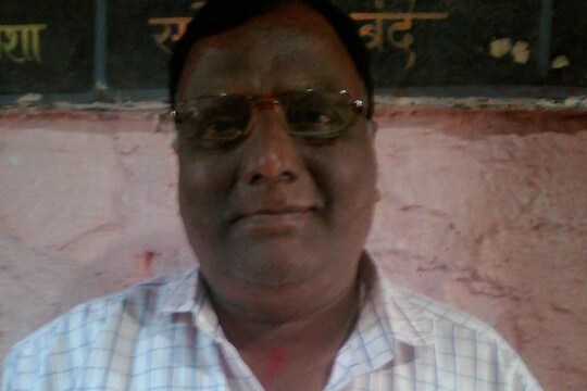 शिक्षकाचे विद्यार्थिनीसोबत अश्लील चाळे, युवा सैनिकांनी दिला बेदम चोप