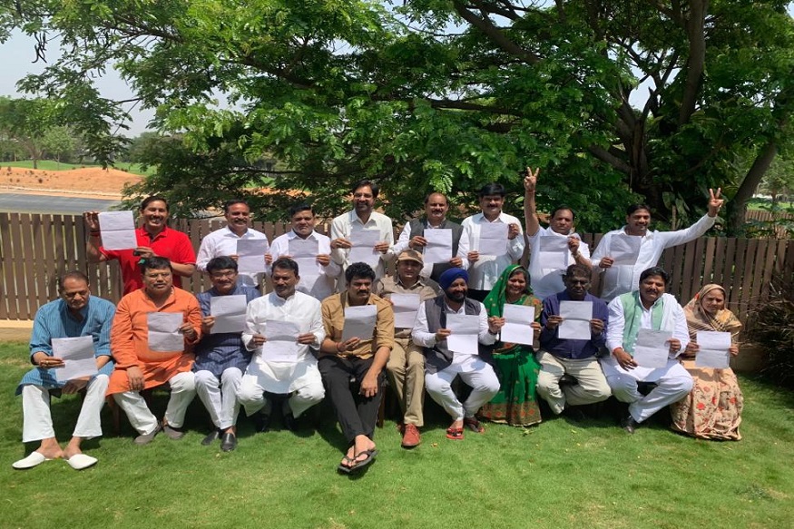 मध्यप्रदेशात ‘कमळ’फुलणार, ज्योतिरादित्य समर्थक 21 आमदारांचे राजीनामे