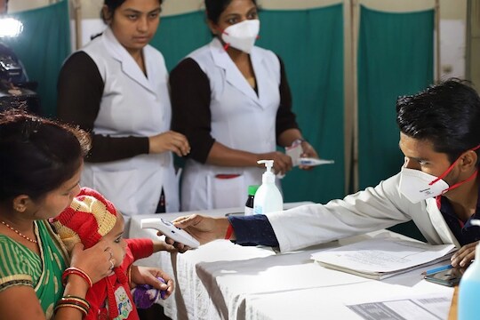 घाबरू नका, काळजी घ्या; भारत अद्यापही कोरोनाव्हायरसच्या दुसऱ्या टप्प्यात