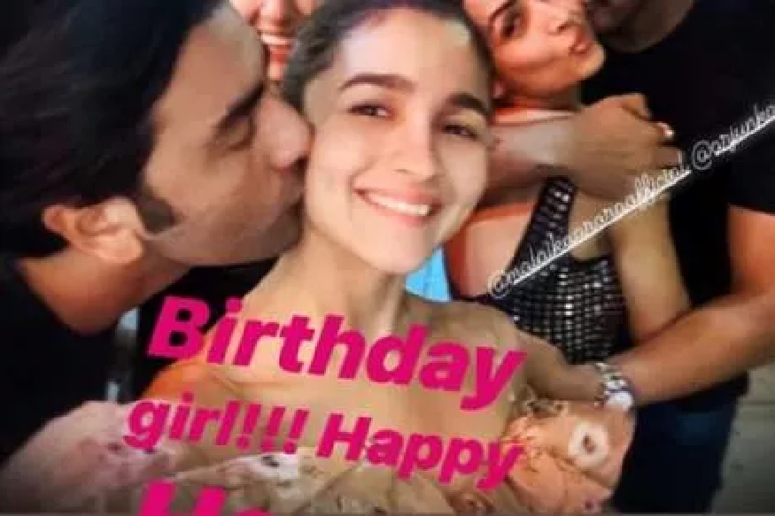 रणबीर-आलियाचा KISS करतानाचा फोटो व्हायरल, पण मलायकाचं सिक्रेट झालं उघड