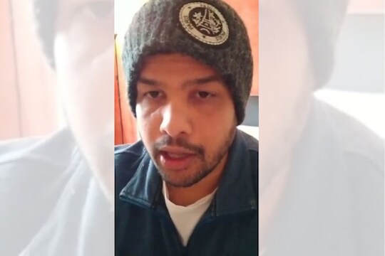 VIDEO : 'किमान हे तरी ऐका, नाहीतर...!' इटलीत राहणाऱ्या नाशिकच्या अभिषेक डेरले यांचे अनुभव