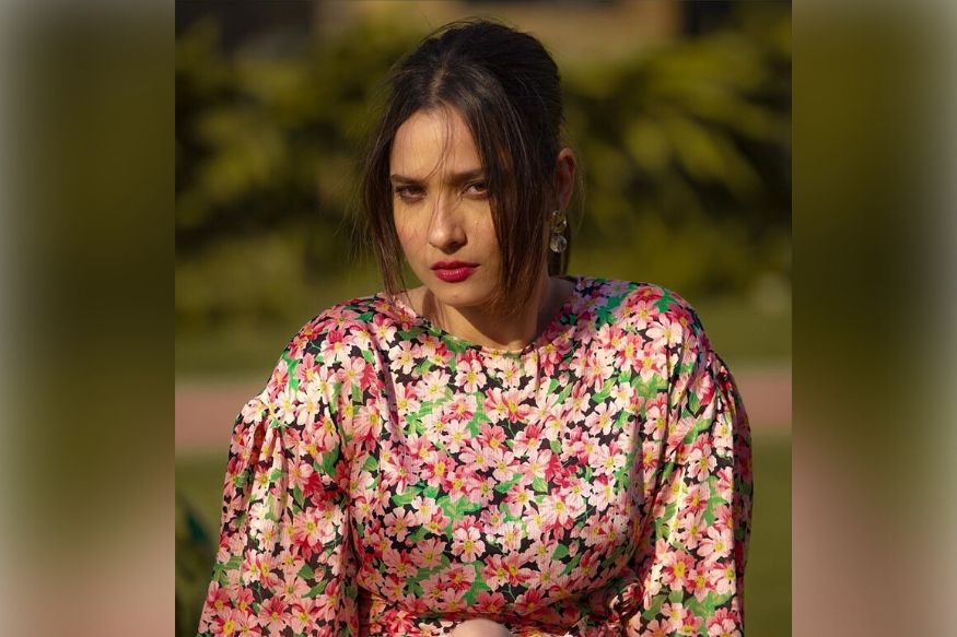 अंकिता लोखंडेनं शेअर केला बॉयफ्रेंडसोबतचा रोमँटिक PHOTO, चाहत्यांना झाली सुशांतची आठवण