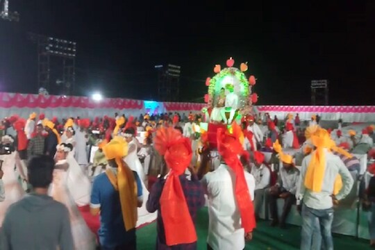 देशात जनता कर्फ्यू सुरू असताना पोलीस अधिकाऱ्याचा प्रताप, मुलीचं धुमधडाक्यात लावलं लग्न