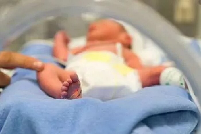 तज्ज्ञांनी सांगितलं, लॉकडाऊनमध्ये जन्म झालेल्या मुलांना श्वास आणि इतर संक्रमणाची समस्या झाली नाही. त्यामुळे पुढे जाऊन त्यांचा त्रास वाढू शकतो. अधिक स्वच्छता आणि कमी प्रदूषणामुळे भविष्यात ही मुलं पुन्हा सर्व या परिस्थितीला सामोरं जातील तेव्हा त्यांच्या शरीरासाठी हे सर्व नवीन असेल. 