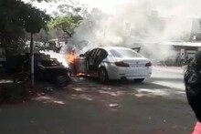 बारामतीत आलिशान BMW कार पेटली, फळ विक्रेत्याने वाचवला दोघांचा जीव VIDEO