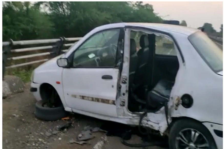 गावी जाण्याचा प्रयत्न जीवावर बेतला, इंडिका कार पुलावर आदळून मायलेकांचा दुर्दैवी मृत्यू