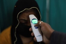 कोरोना रुग्ण समजून बायकोला दिला त्रास, पोलिसांनी तुरूंगात केला नवऱ्याचा 'उपचार'