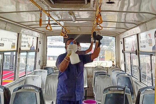 डोंबिवलीकर तरुणाचा कहर, हळदी अन् लग्नात झाला हजर, मित्रांना मेसेज करून सांगितलं मला कोरोना...