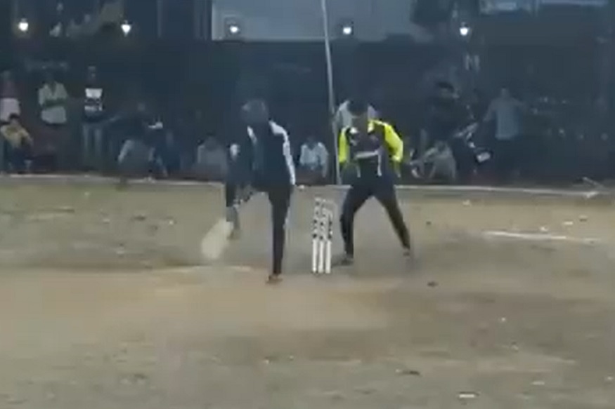 VIDEO : असा शॉट विराट-धोनीलाही जमणार नाही, क्रिकेटपटूचा नवा शॉट VIRAL