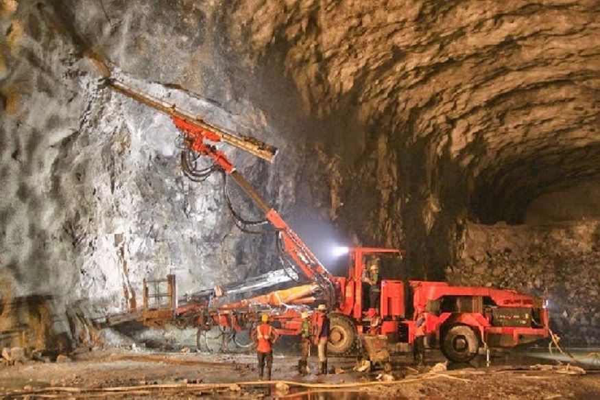 कोरोनामुळे कच्च्या तेलाचे भाव उतरले, सरकार जमिनीखाली गुहांमध्ये करणार लाखो टन साठा