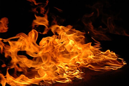 रिक्षा चालवून संसार उभारला, काही क्षणात आगीने केली राखरांगोळी!