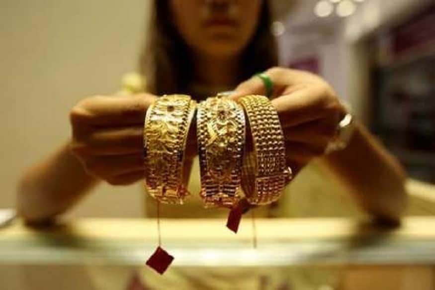 या योजनेअंतर्गत कमीत कमी 1 ग्रॅम सोन्याची गुंतवणूक करता येऊ शकेल. यामध्ये गुंतवणूक करताना तुम्ही एका आर्थिक वर्षामध्ये 500 ग्रॅम सोन्याचे बाँड खरेदी करू शकता. कमीतकमी गुंतवणूक 1 ग्रॅमची आहे. या योजनेअंतर्गत कमीत कमी 1 ग्रॅम सोन्याची गुंतवणूक करता येऊ शकेल. यामध्ये गुंतवणूक करताना तुम्ही एका आर्थिक वर्षामध्ये 500 ग्रॅम सोन्याचे बाँड खरेदी करू शकता. कमीतकमी गुंतवणूक 1 ग्रॅमची आहे.