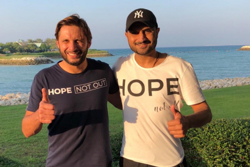 आफ्रिदीच्या मोहिमेत सहभागी झाला हरभजन सिंग, आधी आपल्या देशाचं बघा असा नेटकऱ्यांचा सल्ला