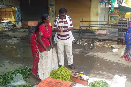 CoronaVirusLockdown: नियम मोडणाऱ्या भाजी विक्रेत्यांवर हिंगोलीत पहिला गुन्हा दाखल