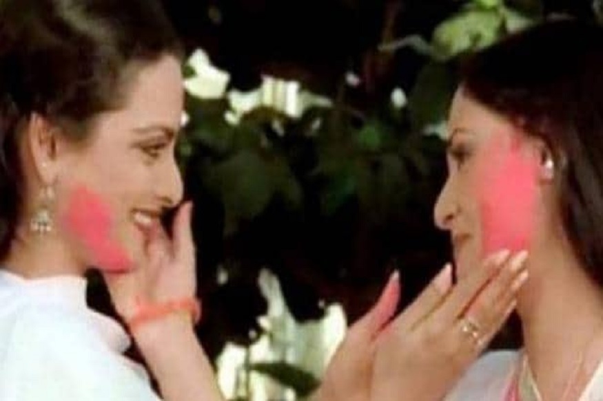 ...जेव्हा जया बच्चन यांनी लावला होता रेखा यांना रंग, हा खास VIDEO पाहिलात का?