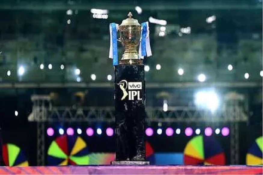 जगभरातील क्रिकेटप्रेमींसाठी पर्वणी असेलली इंडियन प्रिमिअर लीग (IPL) ही स्पर्धा यंदा कोरोनाच्या संकटामुळे पुढे ढकलण्यात आली. जगभरातील क्रिकेटप्रेमींसाठी पर्वणी असेलली इंडियन प्रिमिअर लीग (IPL) ही स्पर्धा यंदा कोरोनाच्या संकटामुळे पुढे ढकलण्यात आली.