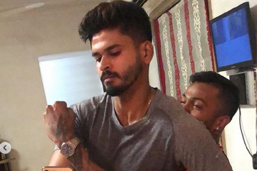 VIDEO : श्रेयस अय्यर आणि पांड्याचा सेल्फीसाठी जुगाड, केएल राहुलने दिला महत्वाचा सल्ला