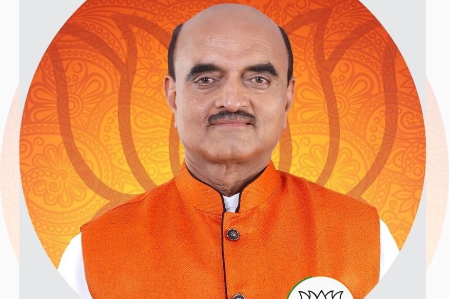 शेतात काम करून झाले MBBS, भावंडानांही शिकवलं; खडसे, काकडेंवर मात करणारे असे आहेत भाजपचे उमेदवार