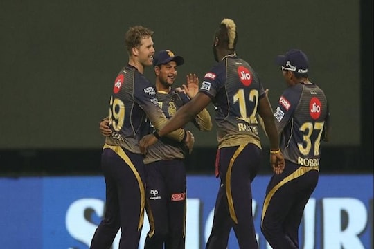 क्रिकेटविश्वाला फटका! IPL खेळणाऱ्या गोलंदाजाला कोरोनाचा धोका, तर CSKने घेतला मोठा निर्णय