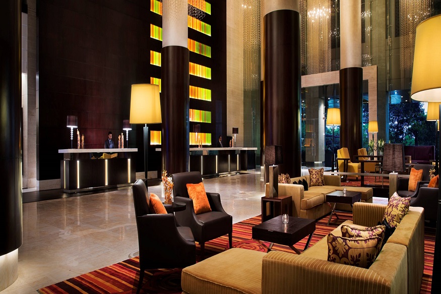 कोरोनामुळे हॉटेल व्यवसाय धोक्यात! या समूहाने 10 हजार कर्मचाऱ्यांना पाठवले बिनपगारी रजेवर