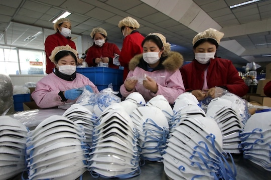 Coronavirus : कोरोनाचा झाला धंदा, पैसे कमवण्यासाठी पुण्यात चोरले 35 हजारांचे मास्क