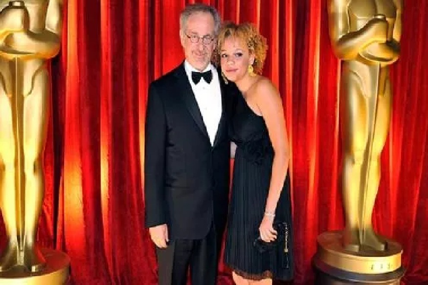 प्रसिद्ध दिग्दर्शकाच्या मुलीला अटक, पैशांसाठी घेतला होता Porn Star होण्याचा निर्णय