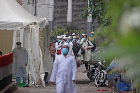 तब्लिगी जमातमुळे तब्बल 9000 लोकांना कोरोनाचा धोका, केंद्राने जाहीर केली धक्कादायक आकडेवारी