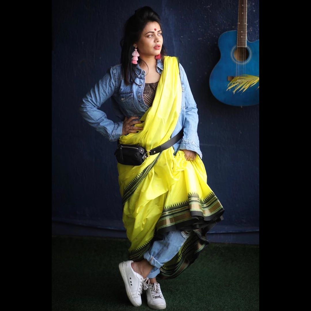 प्रार्थनानं हे फोटो शेअर करताना लिहिलं, ‘आज थोड़ा लिबास में बदलाव लाया, कल थोड़ा समाज में होगा, पहचान तो है ही मेरी, बस अब रवायत ए आगाज़ होगा’ प्रार्थनानं हे फोटो शेअर करताना लिहिलं, ‘आज थोड़ा लिबास में बदलाव लाया, कल थोड़ा समाज में होगा, पहचान तो है ही मेरी, बस अब रवायत ए आगाज़ होगा’