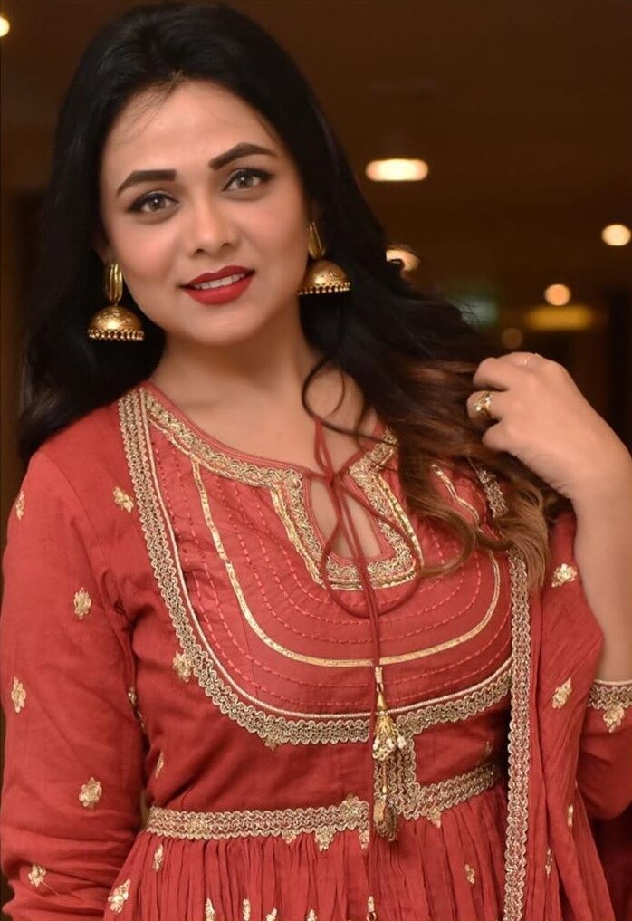 महिला दिनाच्या निमित्तानं प्रार्थनानं तिचे साडीतील काही फोटो शेअर केले. मात्र या फोटोमध्ये नेहमीपेक्षा काहीतरी वेगळं आहे. महिला दिनाच्या निमित्तानं प्रार्थनानं तिचे साडीतील काही फोटो शेअर केले. मात्र या फोटोमध्ये नेहमीपेक्षा काहीतरी वेगळं आहे.