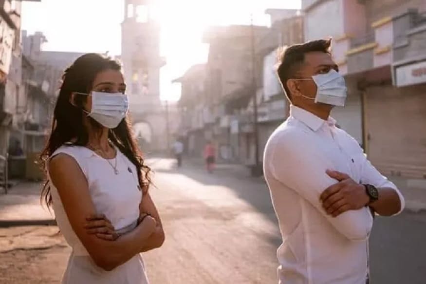 भारतात कोरोना रुग्णांची संख्या दिवसेंदिवस वाढत चालली आहे. यामुळे अनेक ठिकाणी लॉकडाउनची परिस्थिती आहे. नेहमी गजबजलेली शहरं ओस पडल्यासारखी दिसत आहेत. भारतात कोरोना रुग्णांची संख्या दिवसेंदिवस वाढत चालली आहे. यामुळे अनेक ठिकाणी लॉकडाउनची परिस्थिती आहे. नेहमी गजबजलेली शहरं ओस पडल्यासारखी दिसत आहेत.
