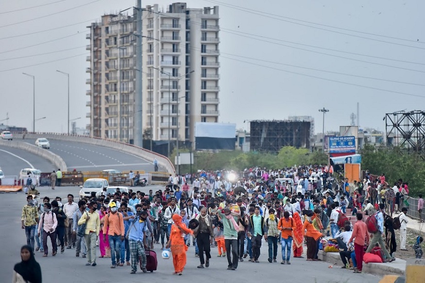 New Delhi : A group of migrant workers walk to their native places amid the nationwide complete lockdown, on the NH24 near Delhi-UP border in New Delhi,  Friday, March 27, 2020. (PTI Photo/Ravi Choudhary)(PTI27-03-2020_000196B)
