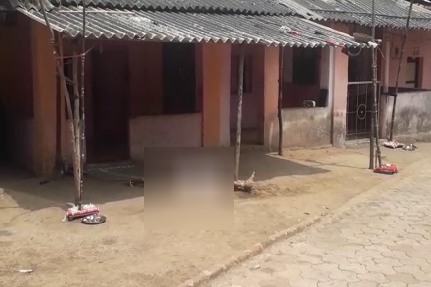 जावई शिंकला, सासरच्या मंडळींनी थेट घराबाहेर खांबाला बांधला! धक्कादायक VIDEO